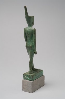Stehende Göttin Neith