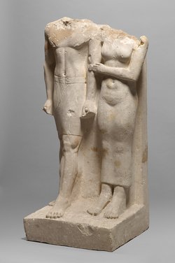 Gruppenstandbild des Pehen-ptah und seiner Mutter Imen-djefa-es