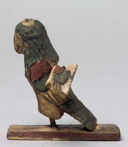 Männlicher Ba-Vogel mit ausgebreiteten Flügeln