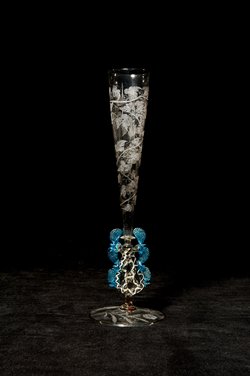 Flügelflöte mit diamantgraviertem Weinlaubdekor