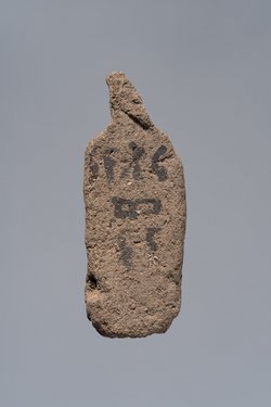 Ächtungsfigur mit Aufschrift