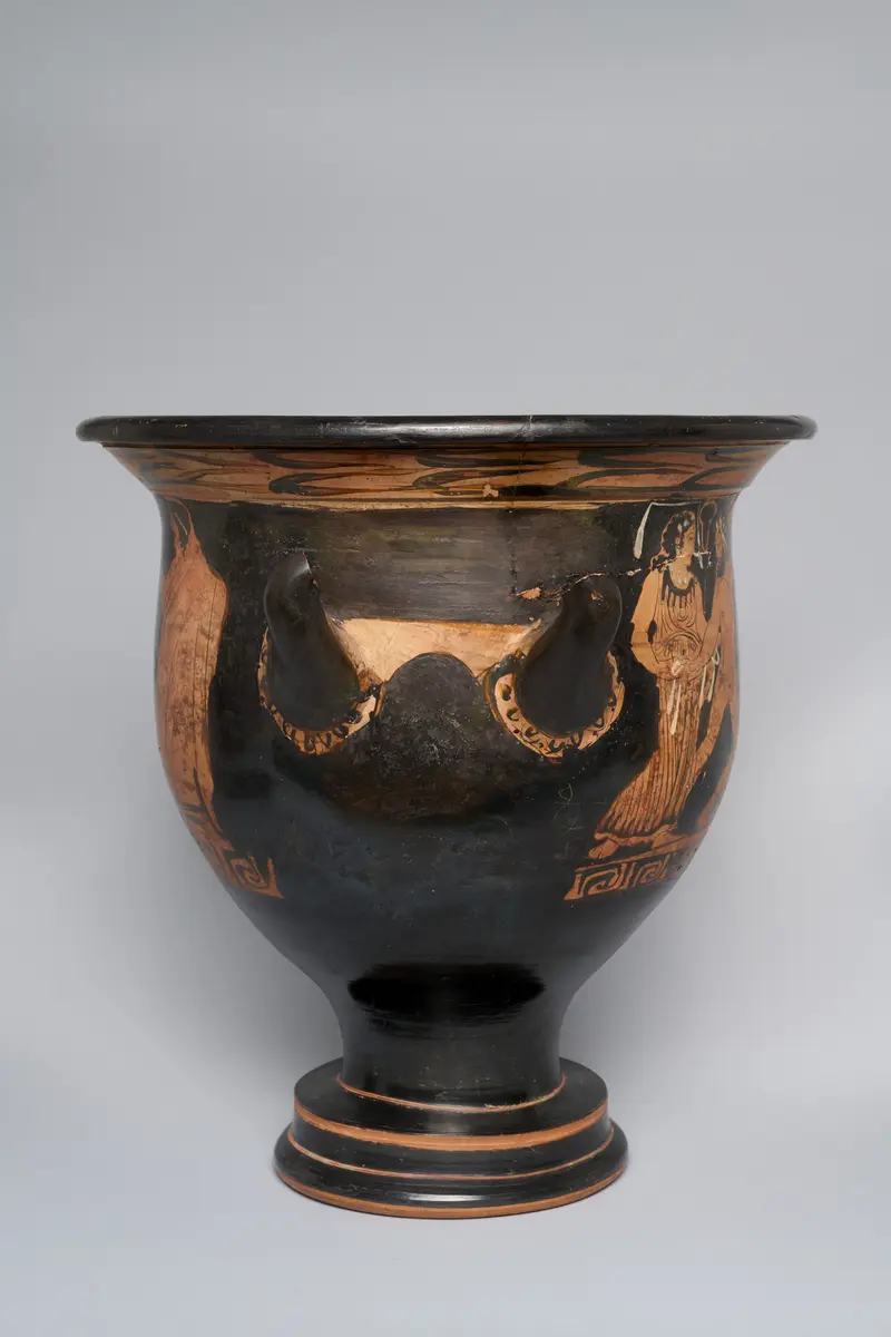 Jugendlicher Dionysos zwischen Silen und Mänaden (A), Drei Manteljünglinge (B)