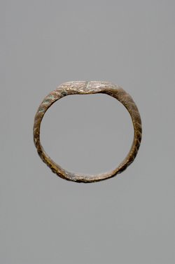 Fingerring mit Monogramm