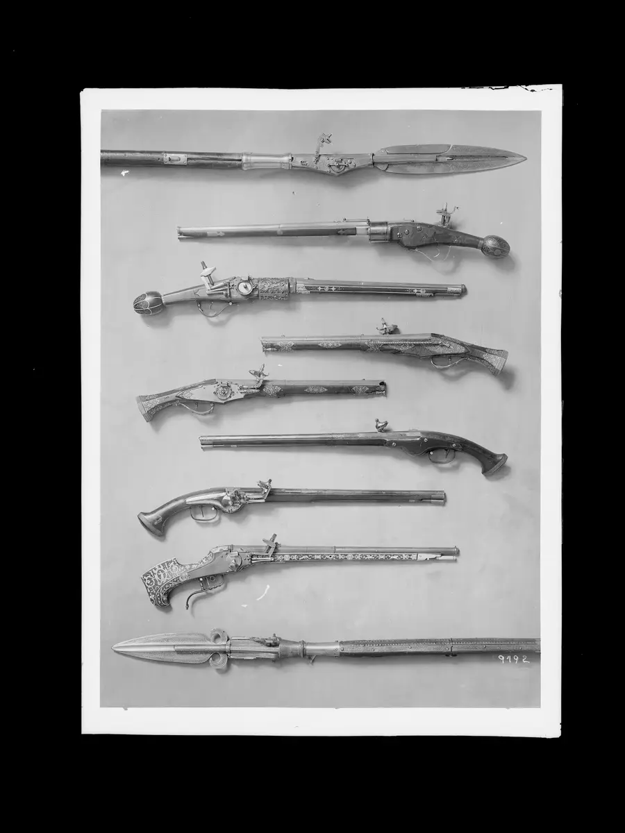 Revolver mit Radschloss (Faustrohr); Radschlossrevolver (Faustrohr); Radschlosspistole; Radschlosspistole; Lange Radschlosspistole; Lange Radschlosspistole; Kleines Reitergewehr mit Radschloss; Pistolen-Jagdspieß; Spieß mit Springklinge und einfacher Schi