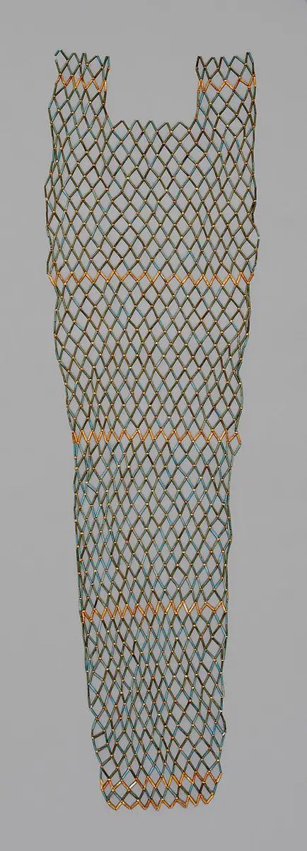 Perlennetz von der Mumie des Iru mit Skarabäus