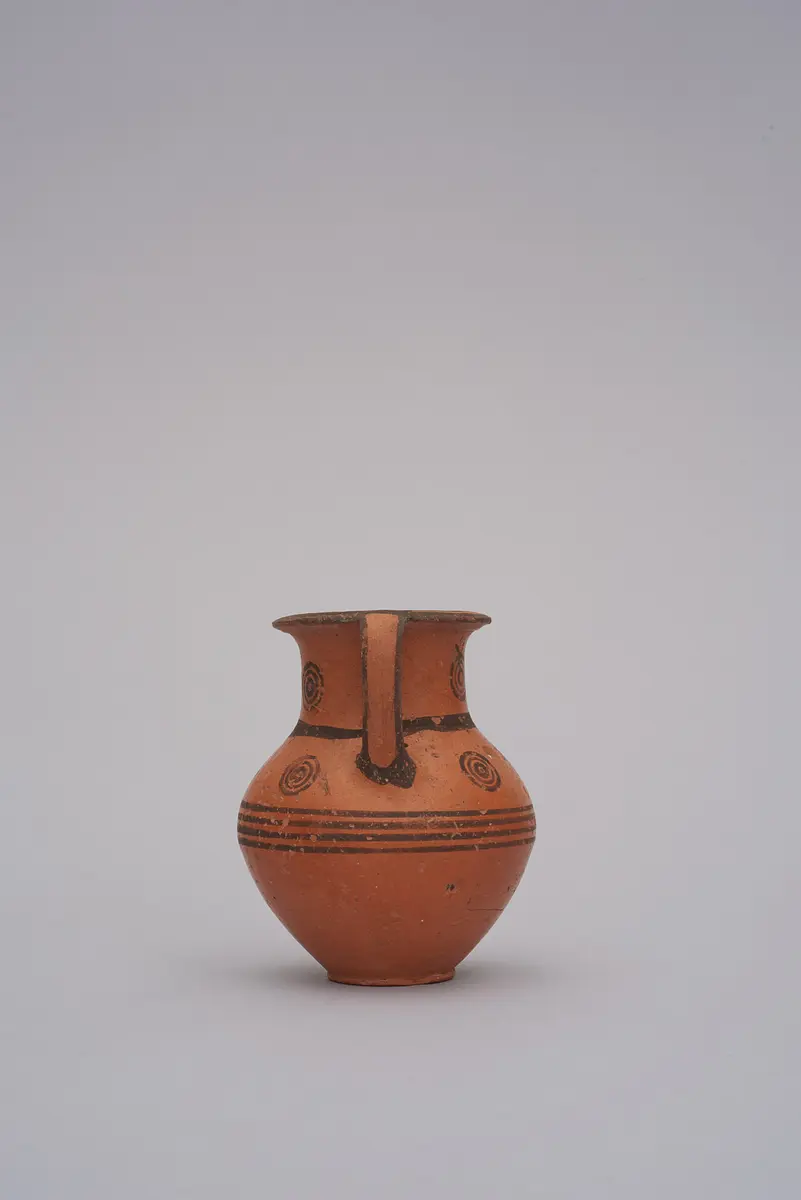 Amphoriskos der Black on red II (IV) Ware