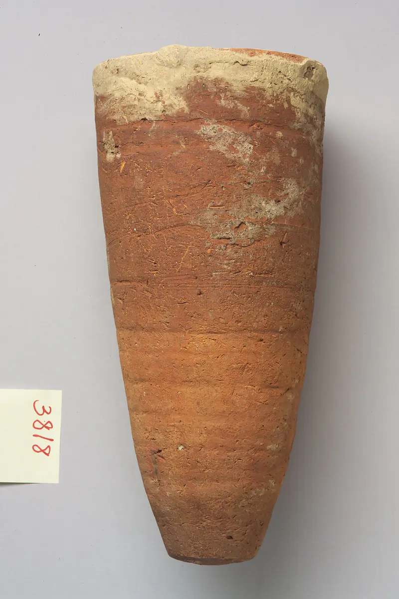 Ibismumie in kegelförmigem Tongefäß