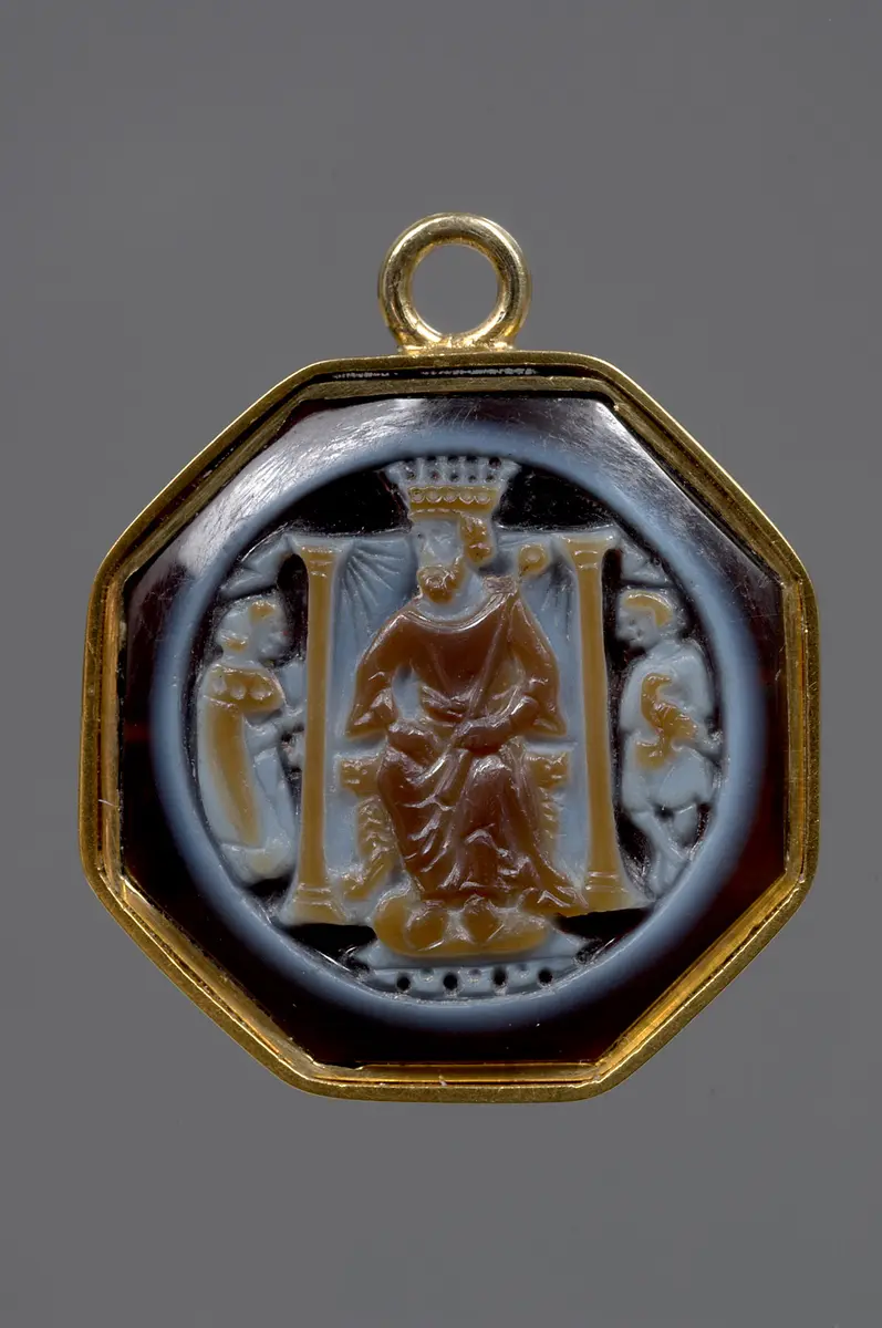Thronender König