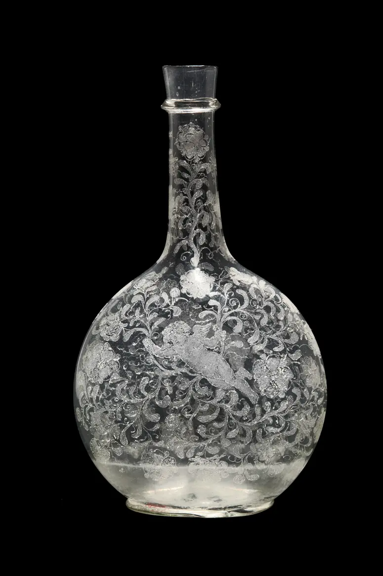Flasche mit Amoretten in Blumenranken