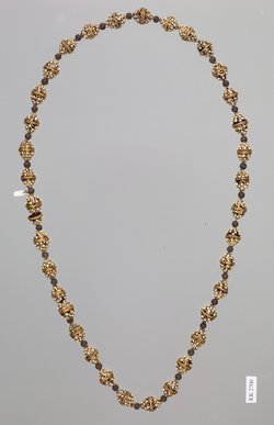 Kette aus Glasperlen