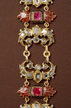 Zwei Collanen des Ordens vom Goldenen Vlies; Reste der substitutorischen Reichskrone Kaiser Ferdinands III.