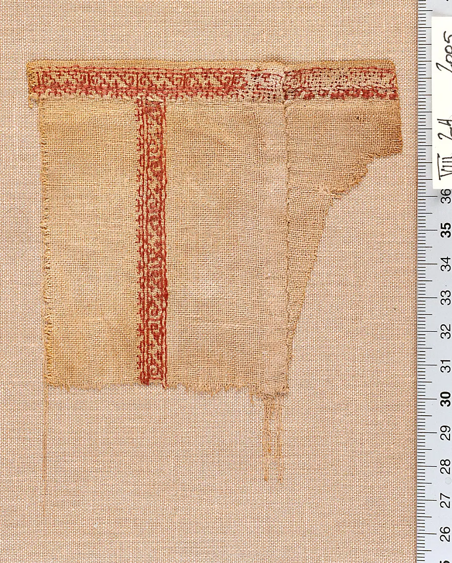 Leinenfragment mit Verzierung