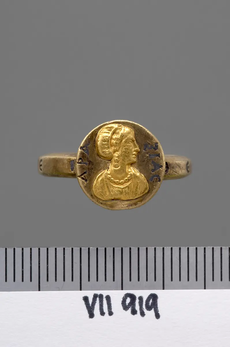 Fingerring mit Porträt der Araxia