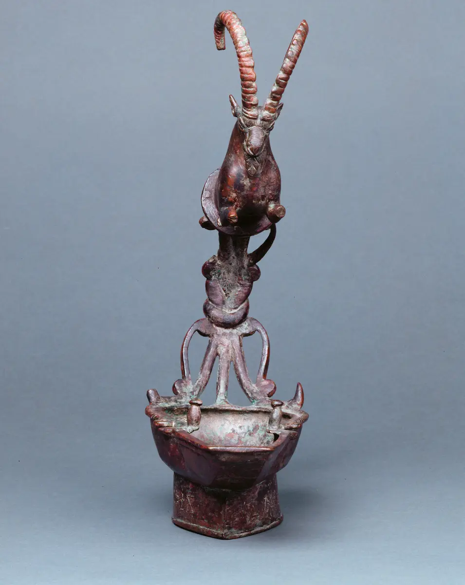 Lampe mit Steinbockprotom