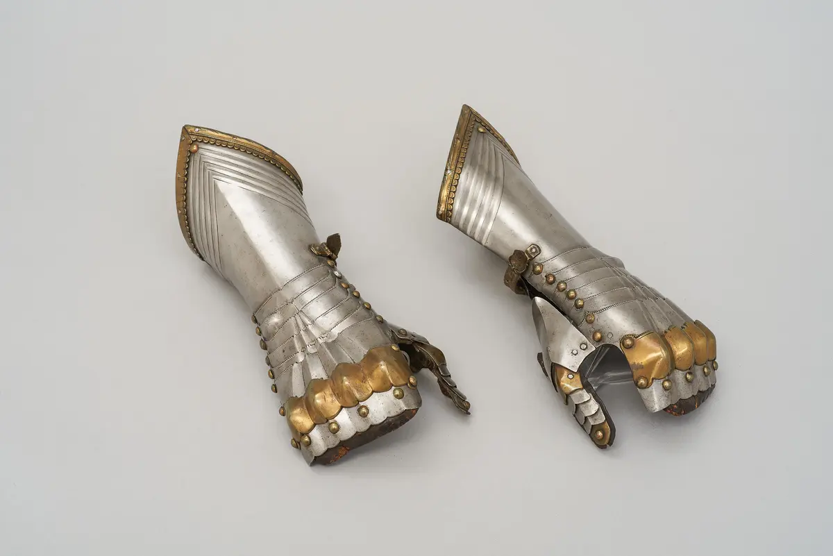 Ein Paar Handschuhe