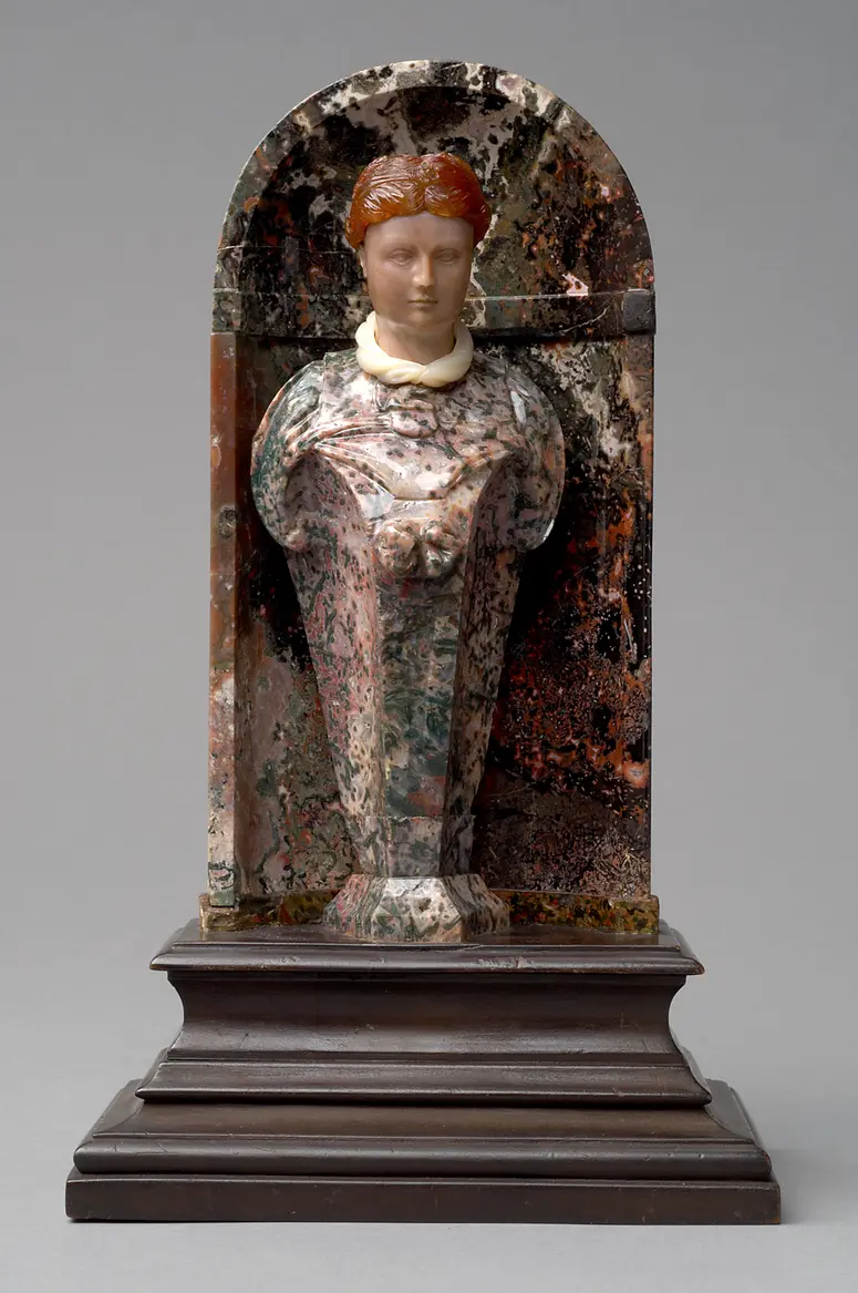 Herm in Niche