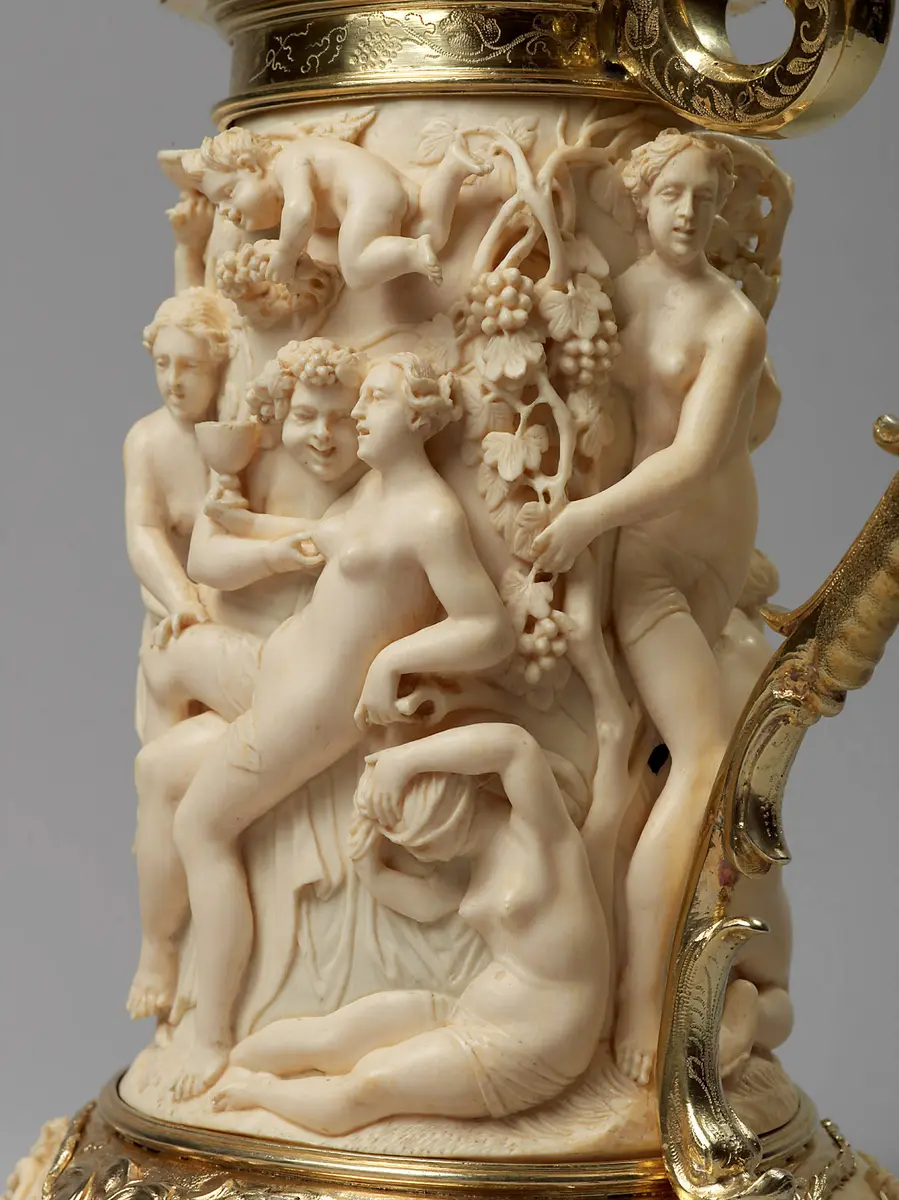 Deckelhumpen aus Elfenbein mit Bacchanal und mythologischen Szenen