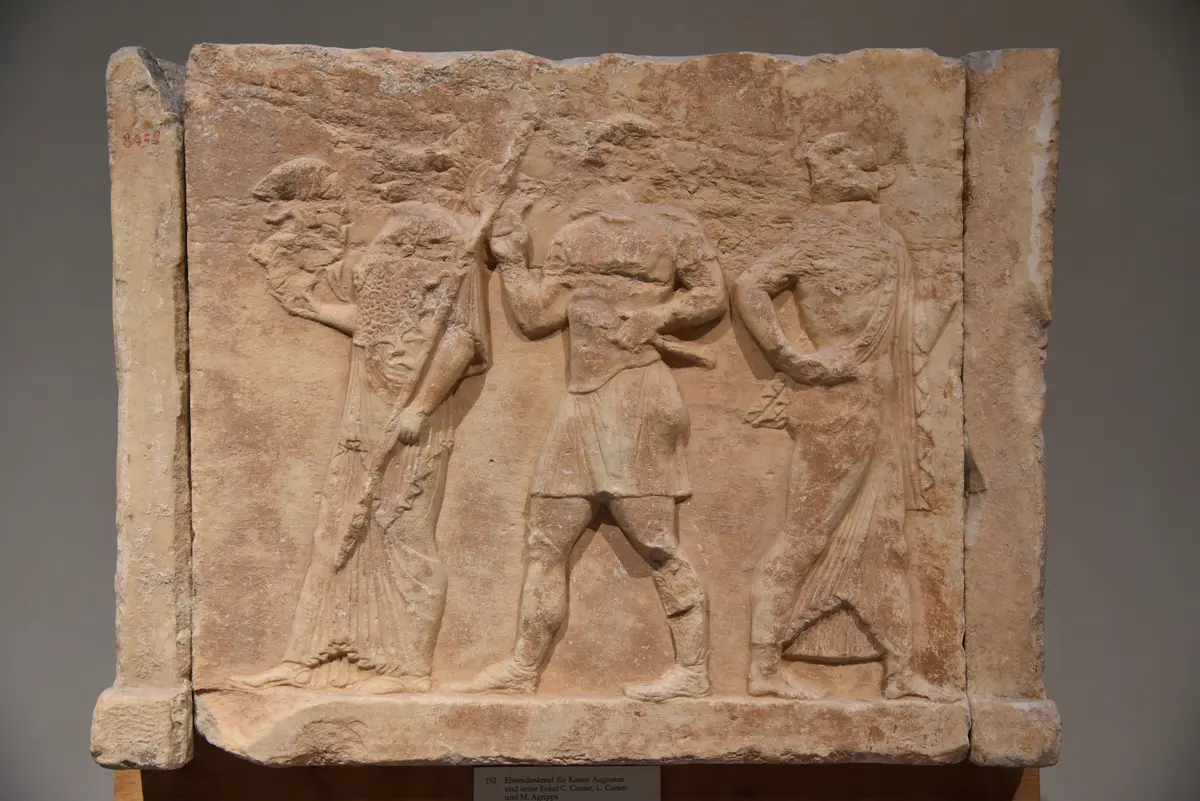 Archaistisches Relief für Kaiser Augustus