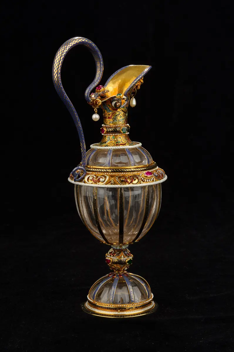 Krug mit Schlangenhenkel