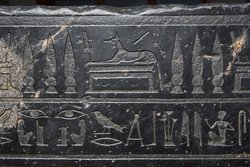 Sarkophag des Priesters Nes-schu-tefnut