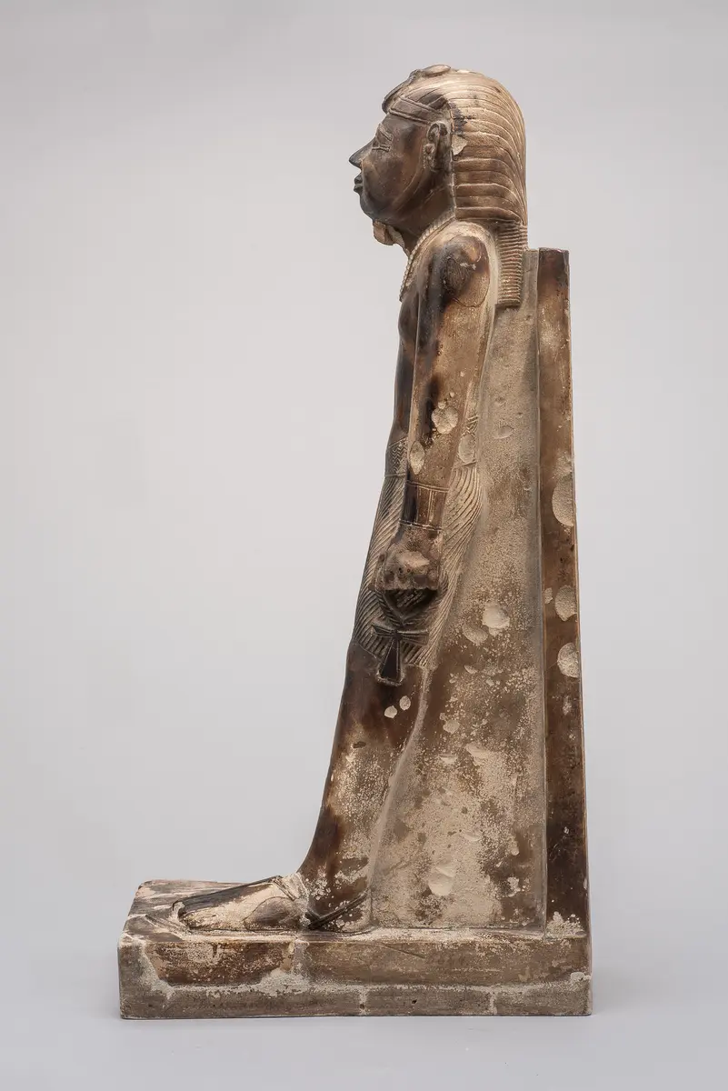 Statue eines schreitenden Königs