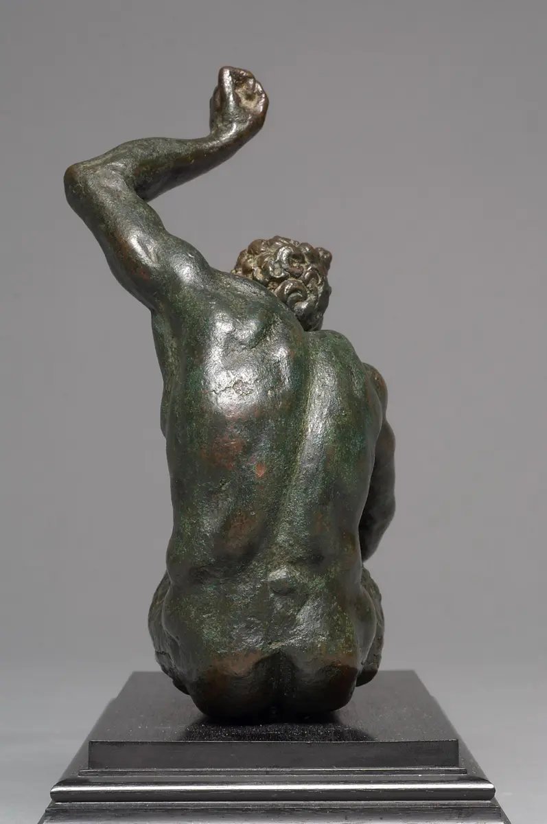 Öllampe (?) in Gestalt eines sitzenden Satyrs mit Maskeron