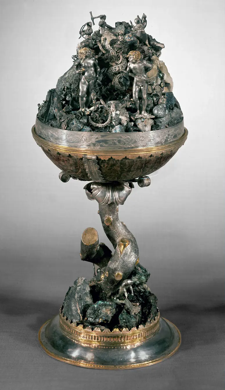 Doppelpokal mit Handstein