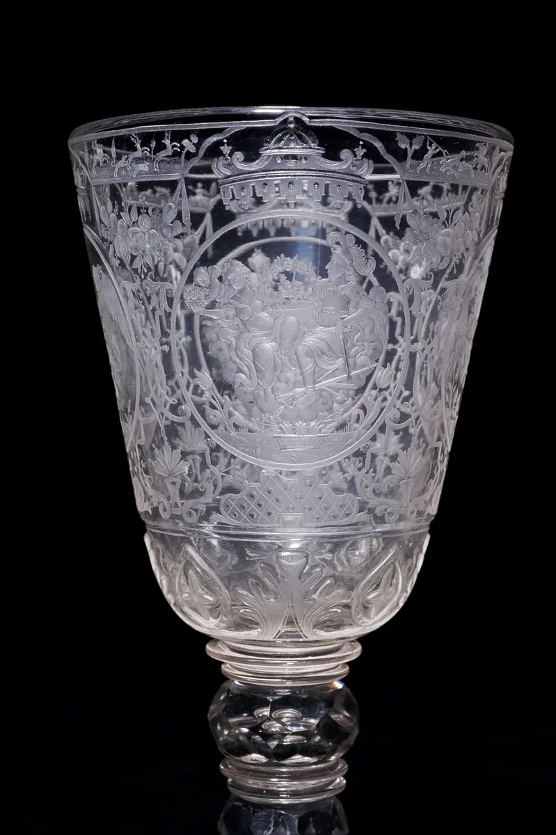 Pokal mit mythologischen Darstellungen