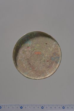 Deckel eines Klappspiegels mit Reliefapplik: Deiphobos, Paris, Kassandra