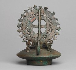 Lampe mit Scheibenkreuz