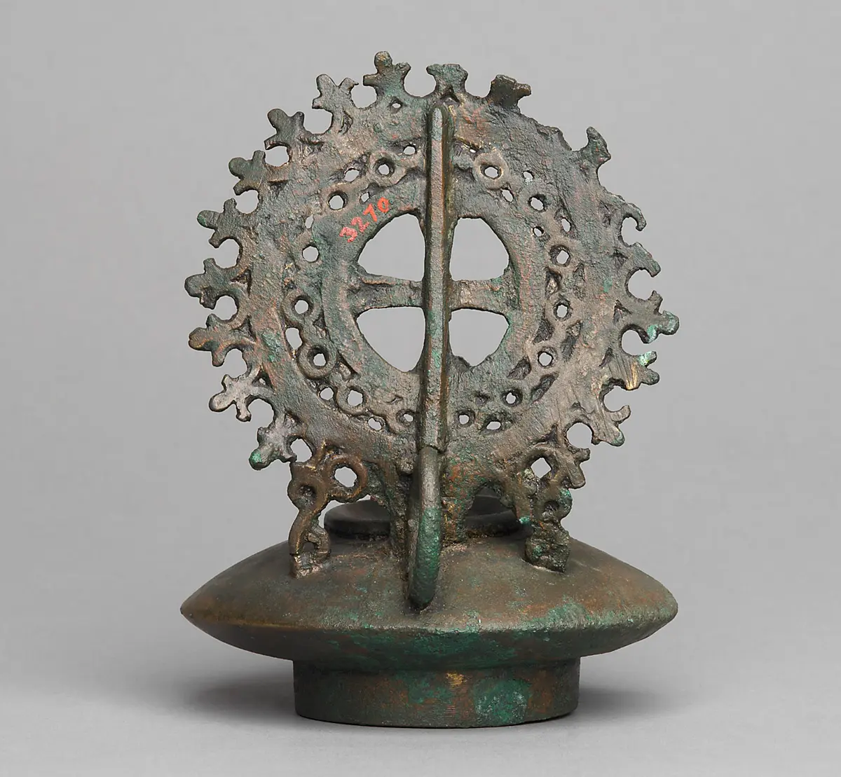 Lampe mit Scheibenkreuz