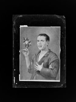 Lachender Bursche mit Orangenblüte