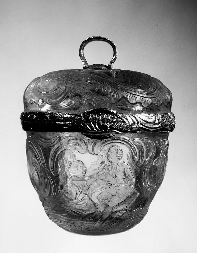 Anhänger aus Bergkristall mit galanten Szenen, Behältnis, Glas, Gefäß, Pomander