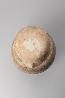 Kanope des Hor-sema-taui-em-achet mit Deckel in Form eines Menschenkopfes