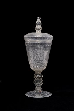 Großer Deckelpokal mit bekröntem Monogramm "FWR"