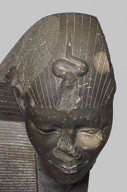 Büste einer Statue von König Amenemhet V. Sechemkare