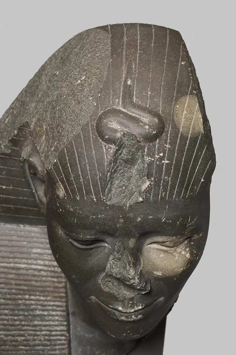 Büste einer Statue von König Amenemhet V. Sechemkare