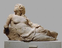 Gelagerte Frau