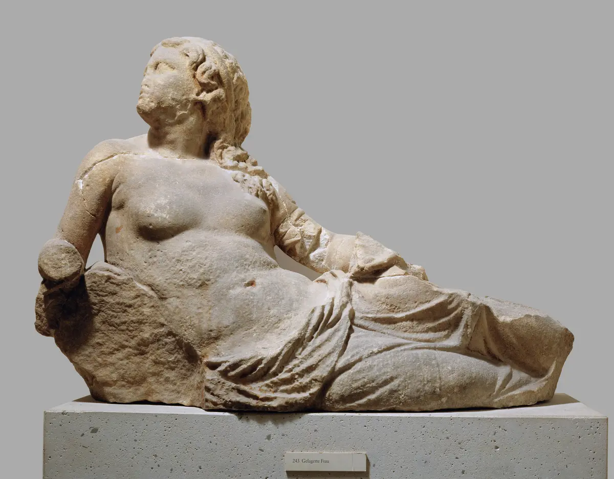 Gelagerte Frau