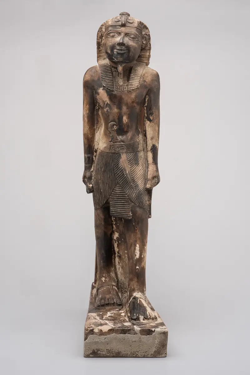 Statue eines schreitenden Königs