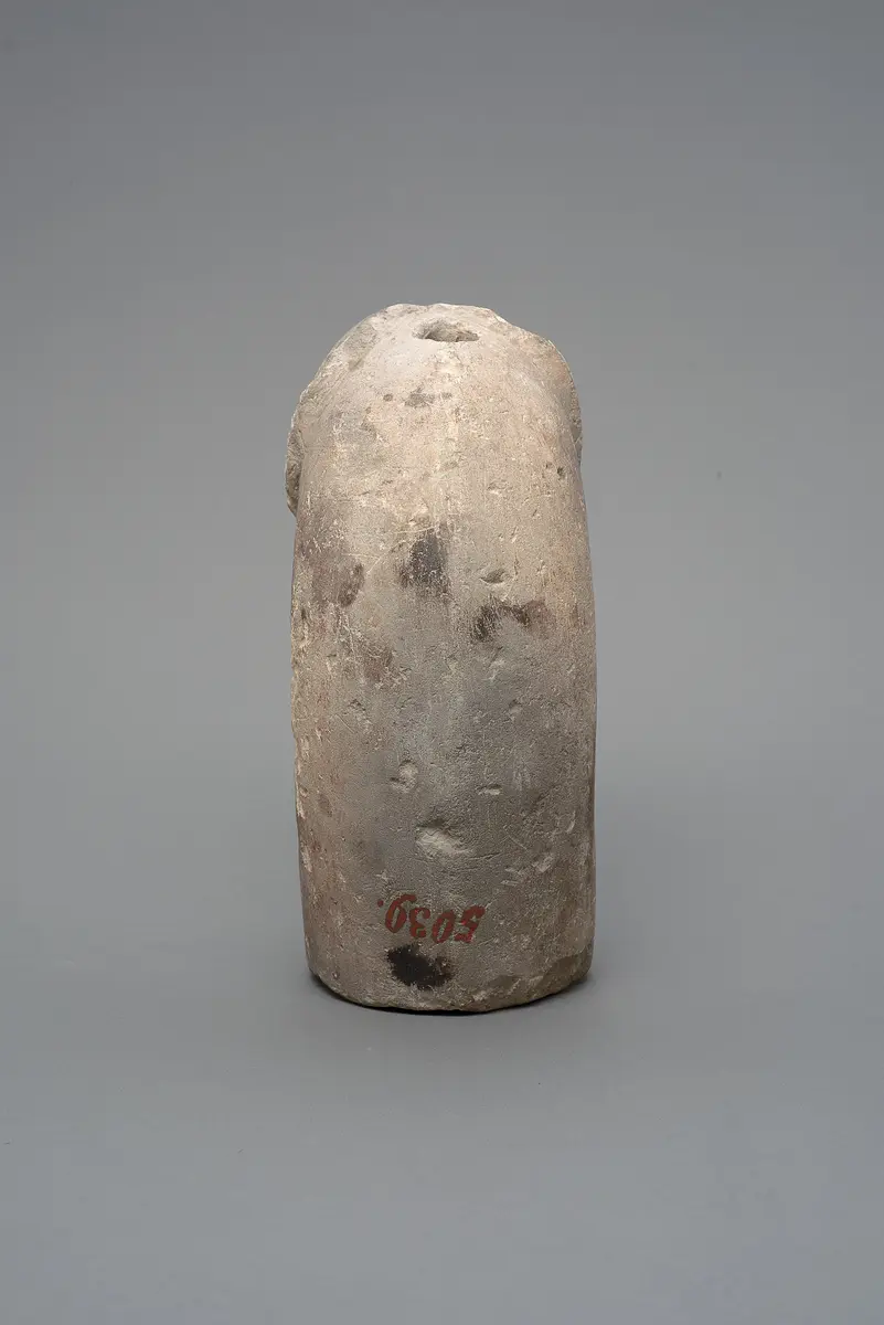 Großer Phallus, Fragment einer Statue?