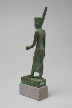 Stehende Göttin Neith