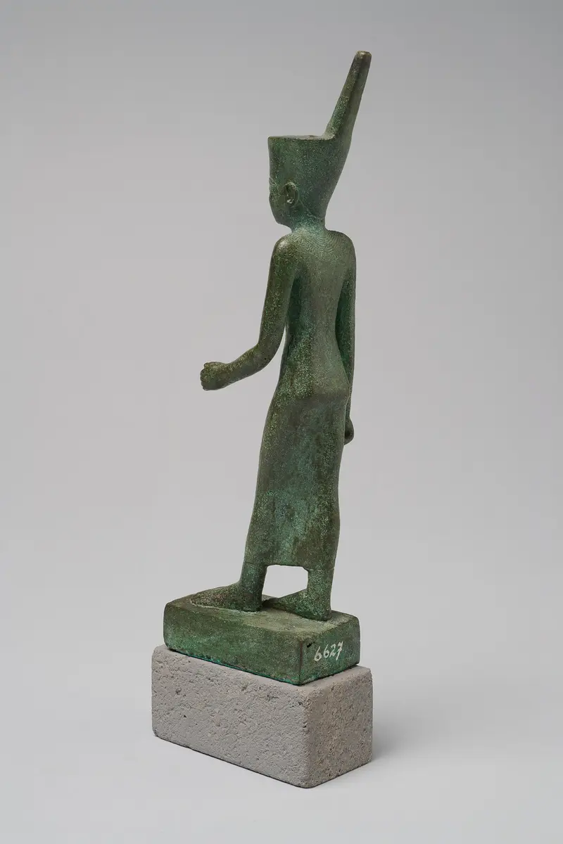 Stehende Göttin Neith