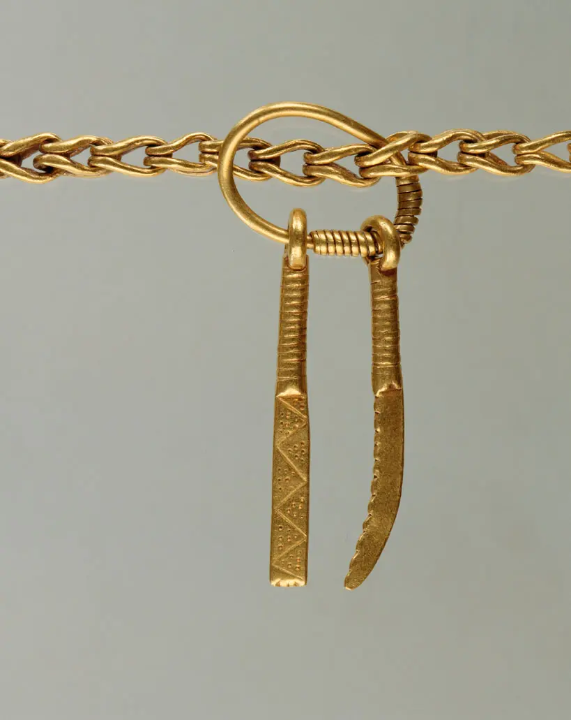 Goldkette mit 52 Anhängern