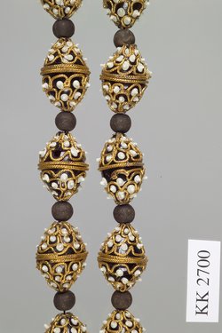 Kette aus Glasperlen