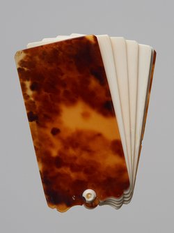 Notizbuch eines Schreibzeugs in Gestalt einer Säule