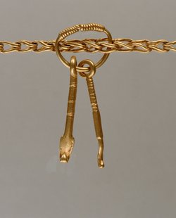 Goldkette mit 52 Anhängern