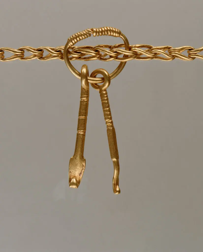 Goldkette mit 52 Anhängern