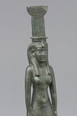 Göttin Nephthys, schreitend