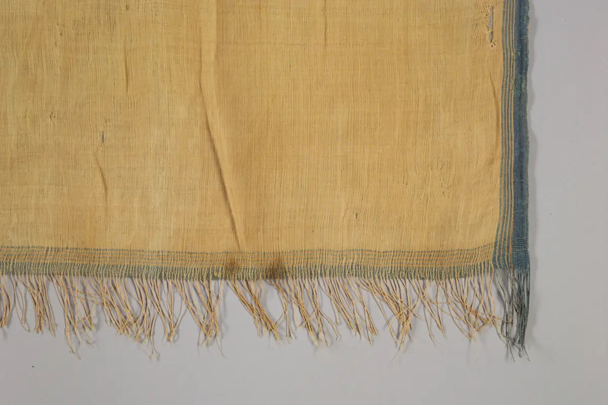 Fragment eines sehr feinen Leinenstoffes